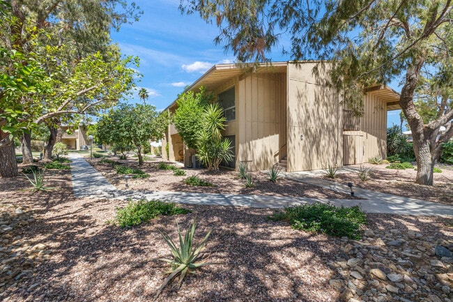 Building Photo - 77835 California Dr Unit C2
