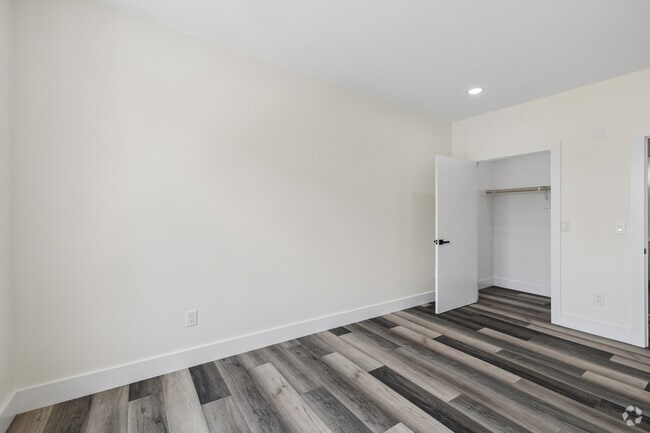 2BR, 1BA - 975SF - Second bedroom