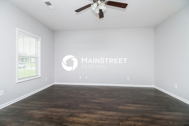 Photo - 4 Bedroom Pet-Friendly Home in Spring Hill, TN with Main Street Renewal