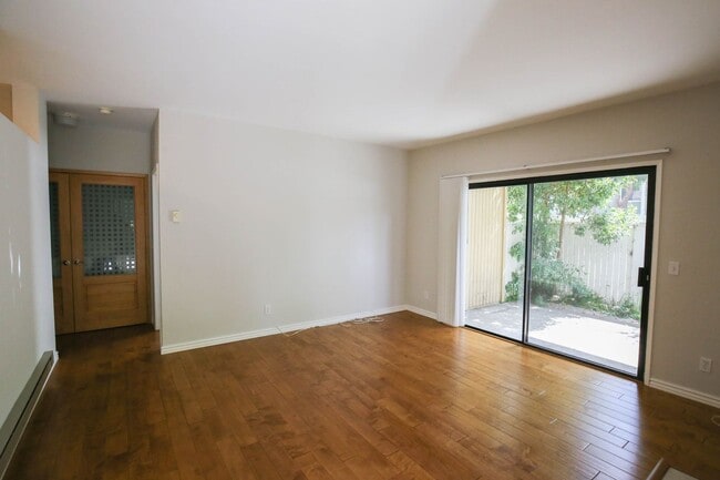 Photo - Richmond Marina Bay Condo In Gated Community