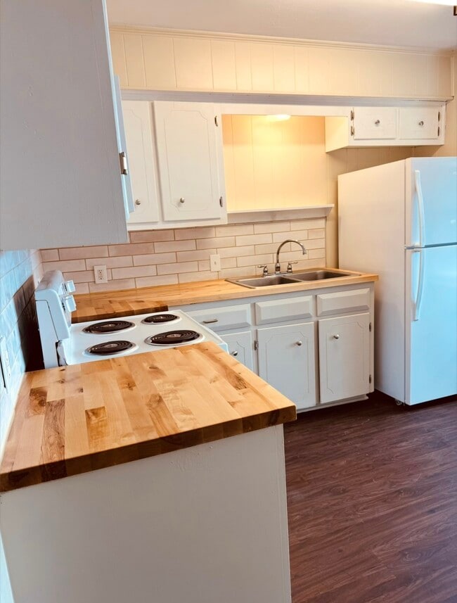 Photo - 1757 Sheppard Rees Rd