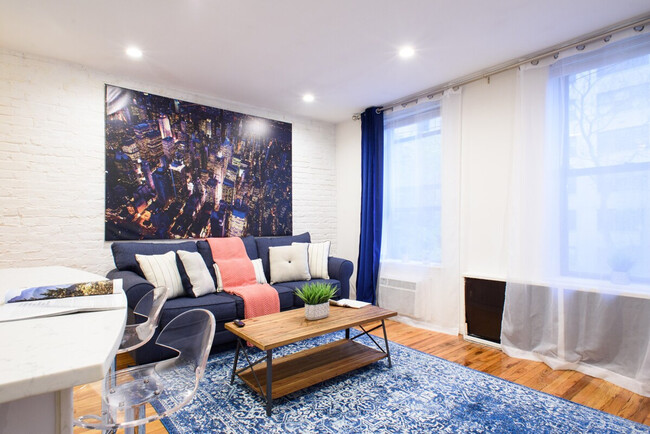 Building Photo - 240 E 26th St Rental