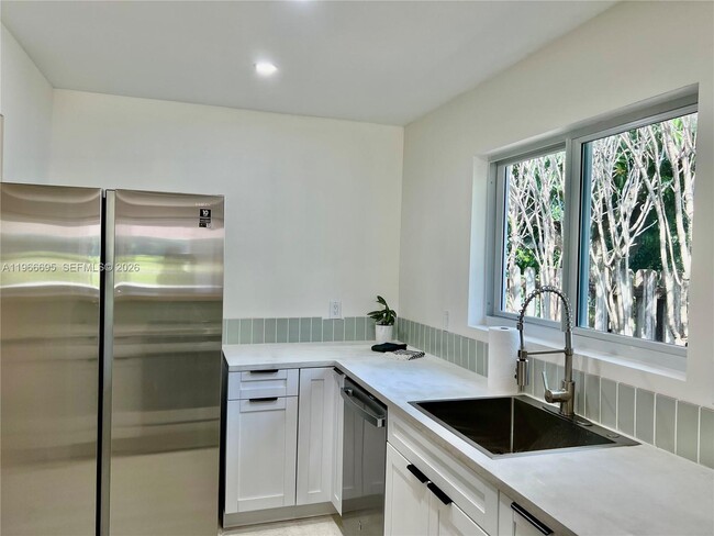 Photo - 1623 Johnson St