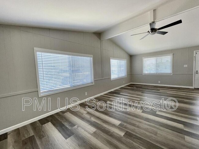 Photo - 738 Swan Dr