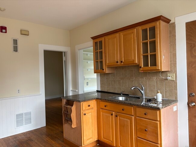 Photo - 687 Broad St Unit 2nd Floor