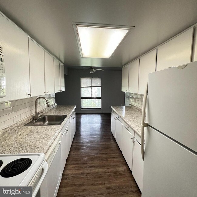 Building Photo - 13215 Dairymaid Dr Unit 302