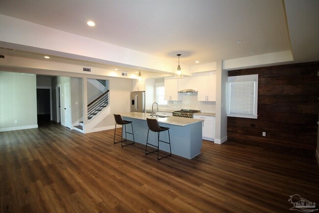 Photo - 435 E Government St