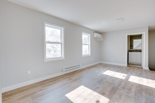 Photo - 168 Picton St E Unit 5