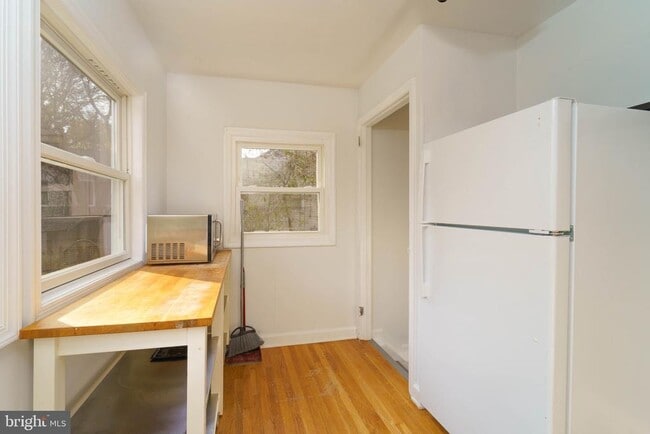 Photo - 4400 Garrett Park Rd