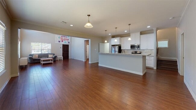 Photo - 302 Gilchrist Ave