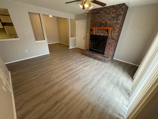 Photo - Updated 2 bedroom one bath Apartment in Oz...