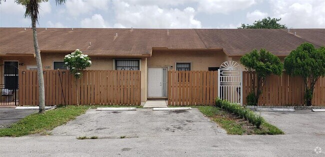 Building Photo - 6740 NW 189th Ter Rental