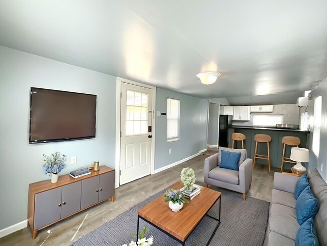 Building Photo - ALL BILLS PAID!! 1 Bedroom / 1 Bath Unit Near South Side Lions Park!