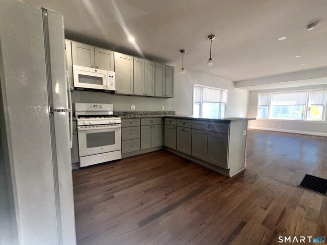 Photo - 105 Churchill St Unit 1st Floor (103)