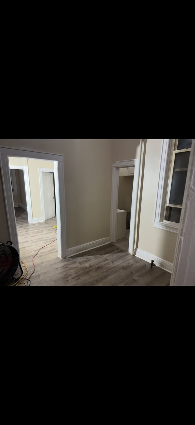 Building Photo - 13318 Jamaica Ave Unit Apt 1R