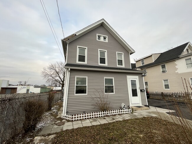 Building Photo - 276 Seaview Ave