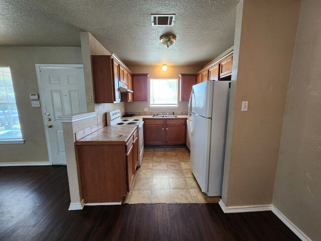 Photo - Roomy 3 Bedroom Duplex In South Fort Worth Unit 1431 E. Robert Street