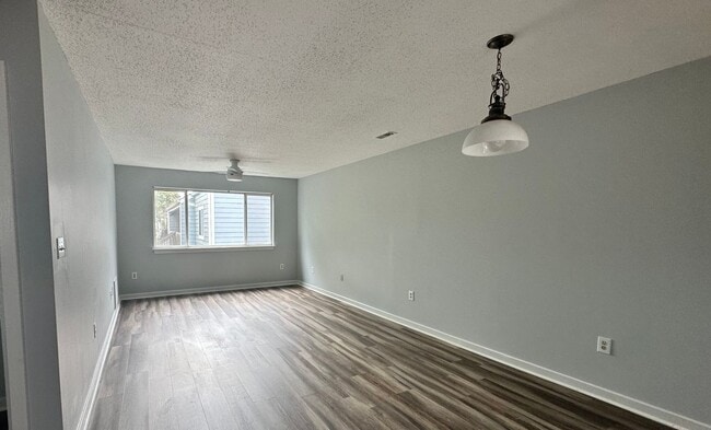 Photo - 2 bedroom condo in Williamsburg!