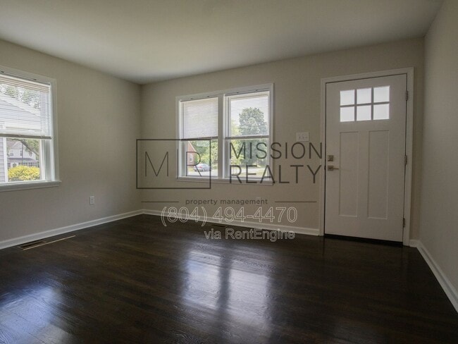 Photo - 5205 Scott St