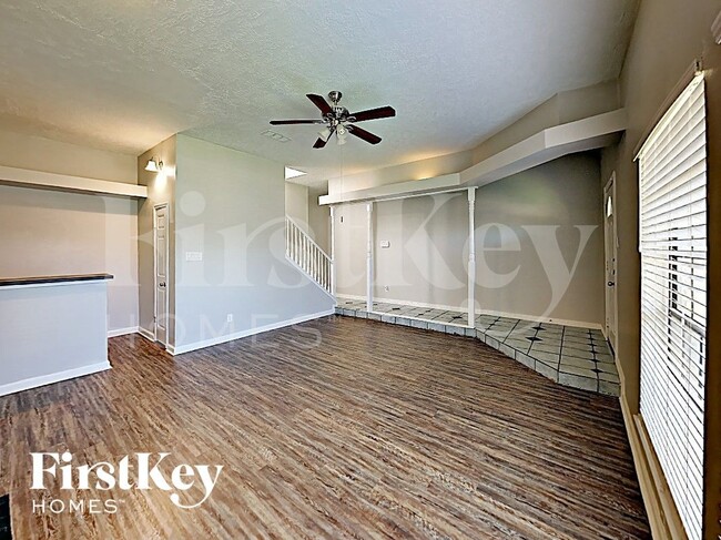 Photo - 2106 Hazyknoll Ln