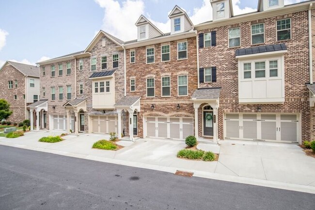 3 story townhome in a great location in Ch... - 3 story townhome in a great location in Ch...