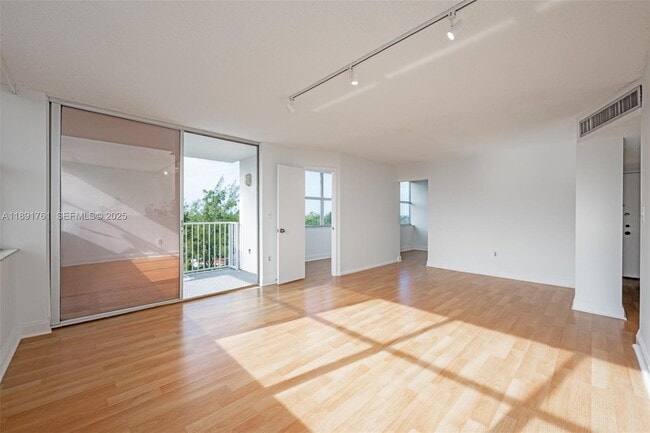 Photo - 1300 NE Miami Gardens Dr Unit 820E