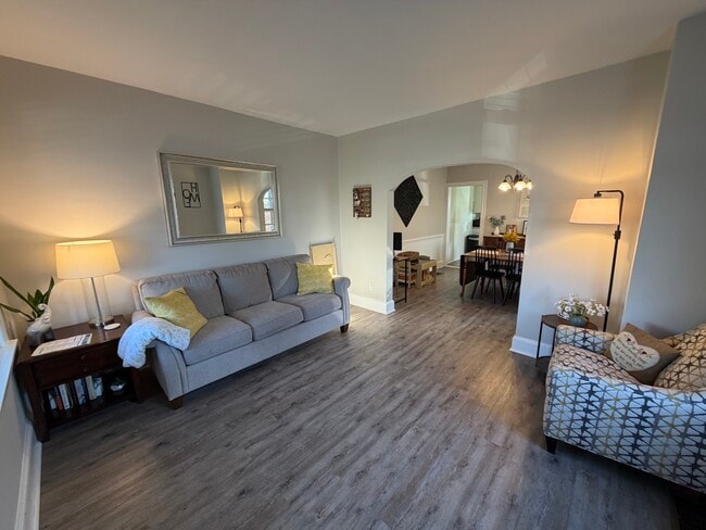 Photo - 307 S Whiteoak St