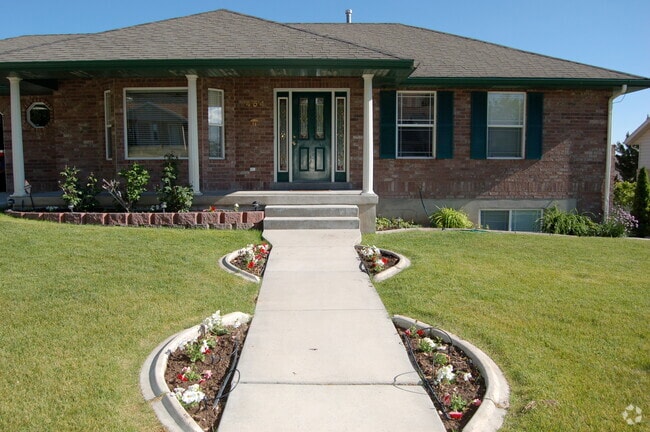Building Photo - 454 E 800 N Rental