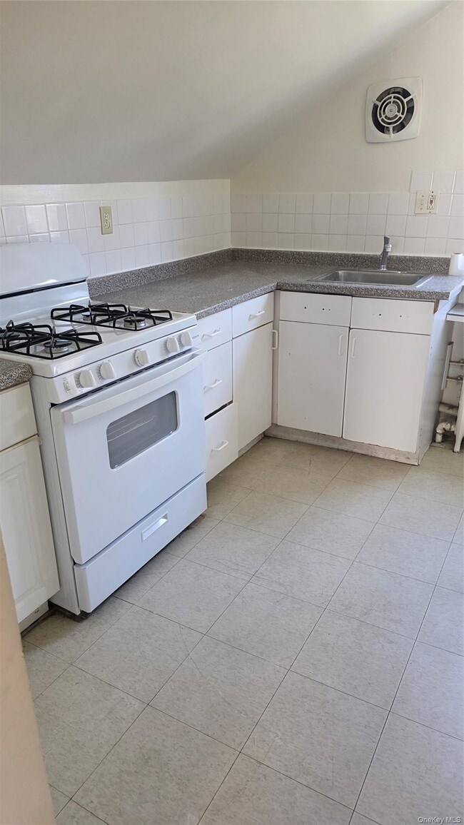 Photo - 76 Church St