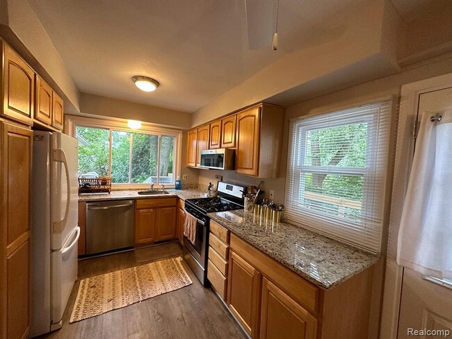 Photo - 22734 Chestnut Tree