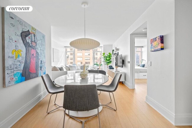 Photo - 210 Warren St