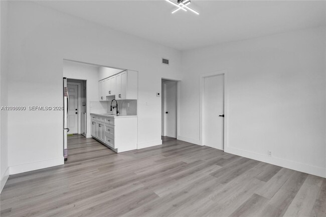 Photo - 2195 W 5th Ave Unidad 1