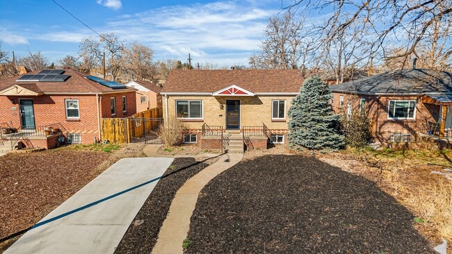 Photo - Available NOW! 3 Bedroom 2 Bath Beautiful Home in Sunny Side!