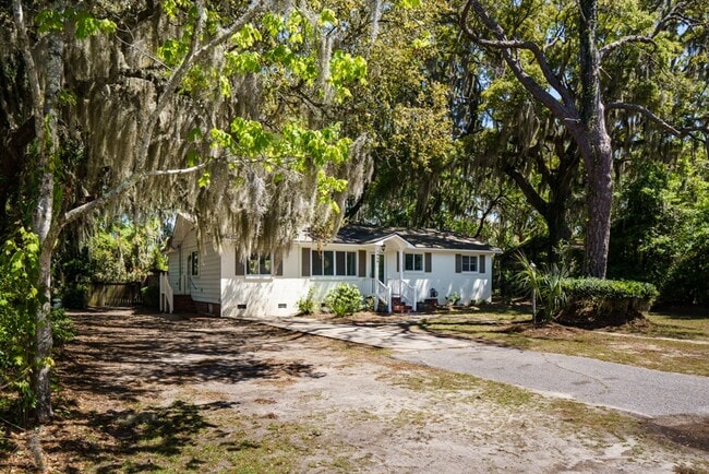 Photo - Coastal Charm in the Heart of Port Royal