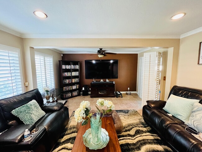 Photo - 21945 Centurion Way