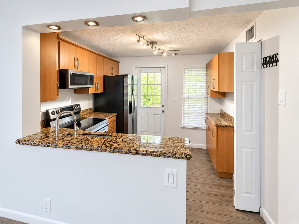 Photo - GATELAND VILLAGE Unit 6C