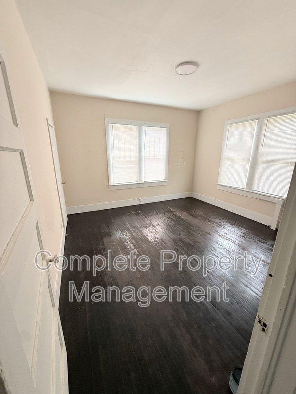 Photo - 2234 19th St N