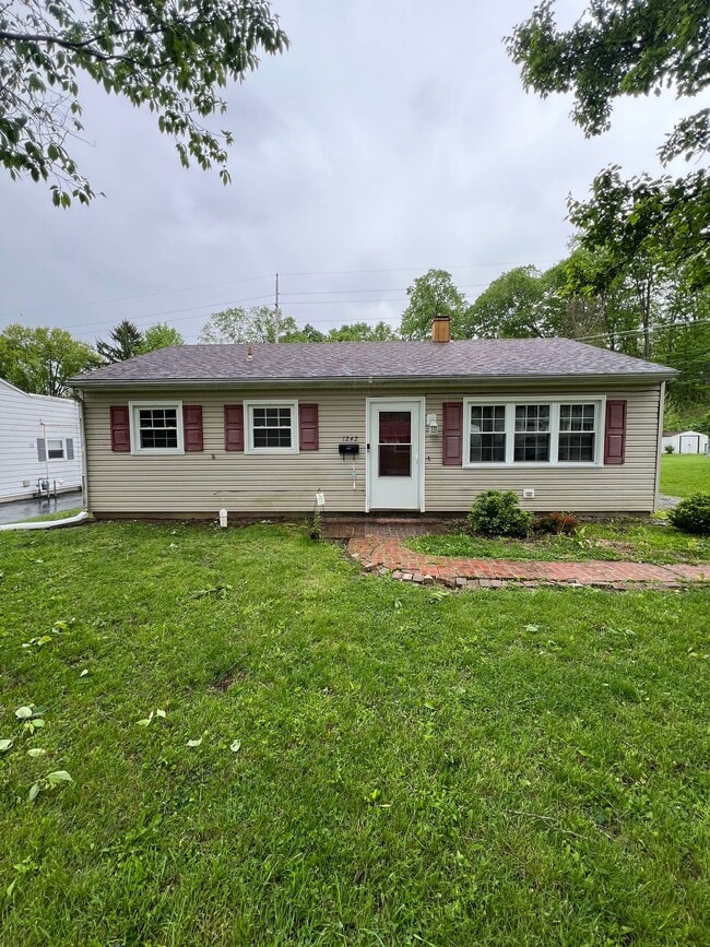 Building Photo - 1242 E Fair Ave