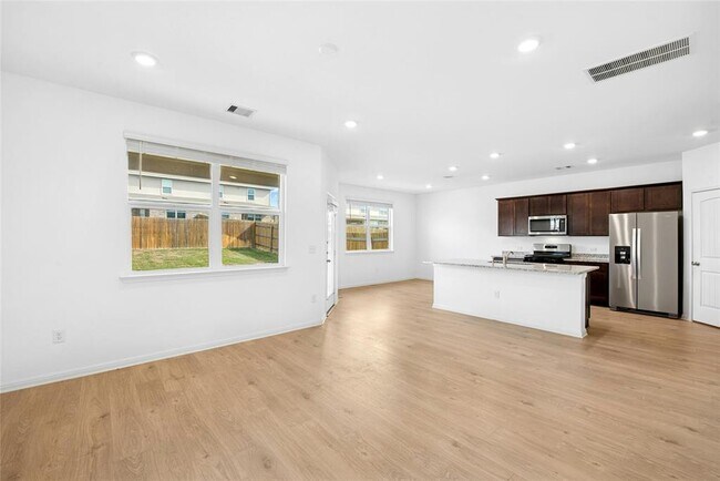 Photo - 412 Brody Ln