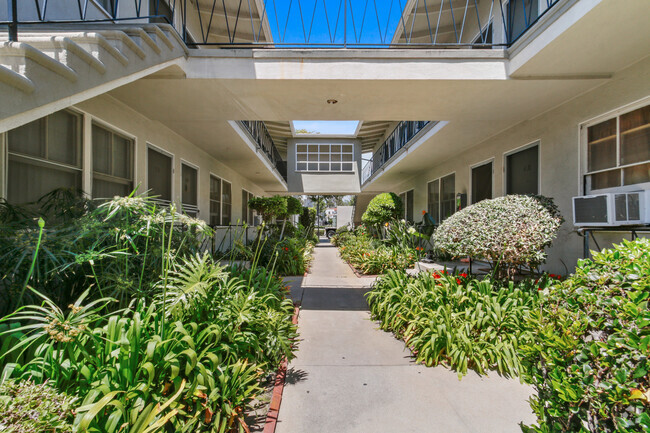 Building Photo - 10900 Santa Monica Blvd, prime Westwood! Rental