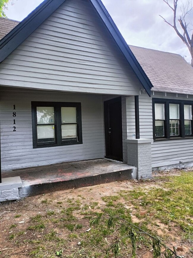 Building Photo - Beautiful 3 Bed / 1 Bath Home with Large Yard!