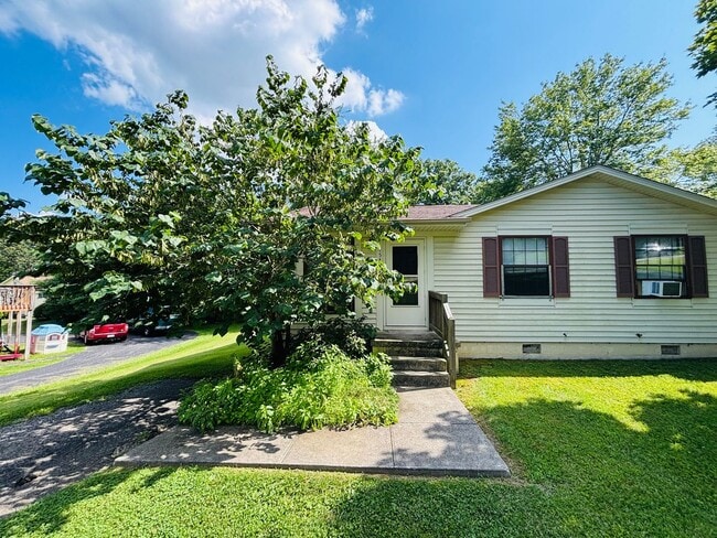 145 Thelma Ln NE