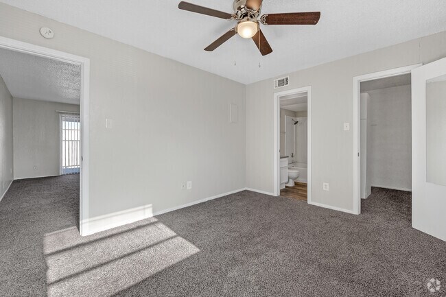 2 bed, 2 bath, 1010 sq ft