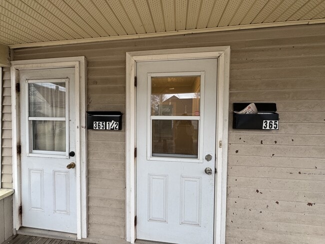 Photo - 365 Robinson St