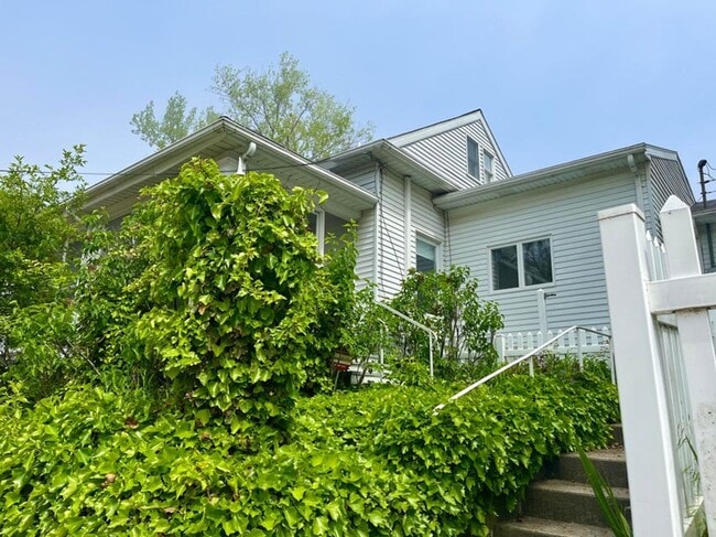 Photo - 102 N Pier St