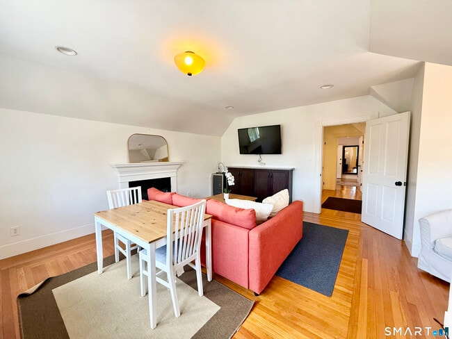 Photo - 392 Orange St Unit 3