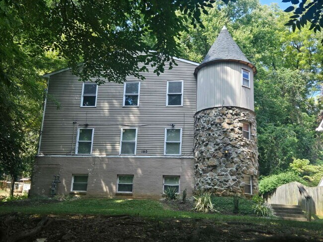 Building Photo - "Coming Soon  1-Bedroom Gem with Spacious 750 Sq Ft at N Jane St, Louisville!" Unit 2