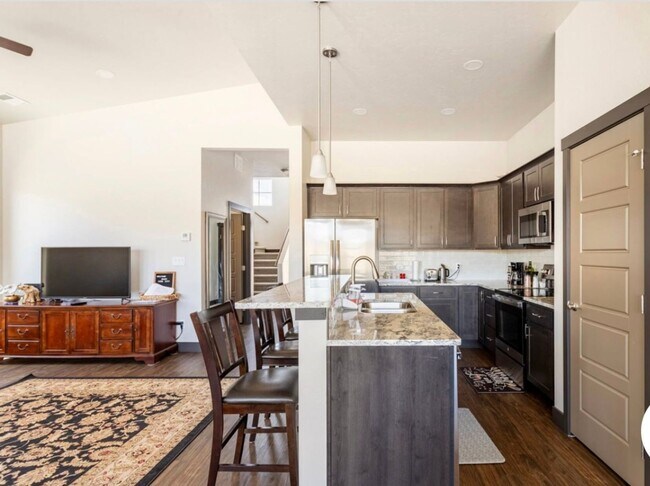 Photo - FURNISHED EXECUTIVE HOME!