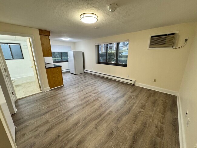 Building Photo - 16 Chester St Unit 2