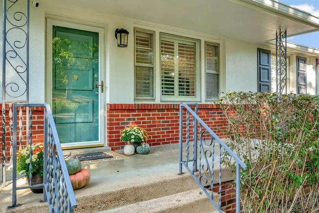 Photo - 6231 Henry Ford Dr